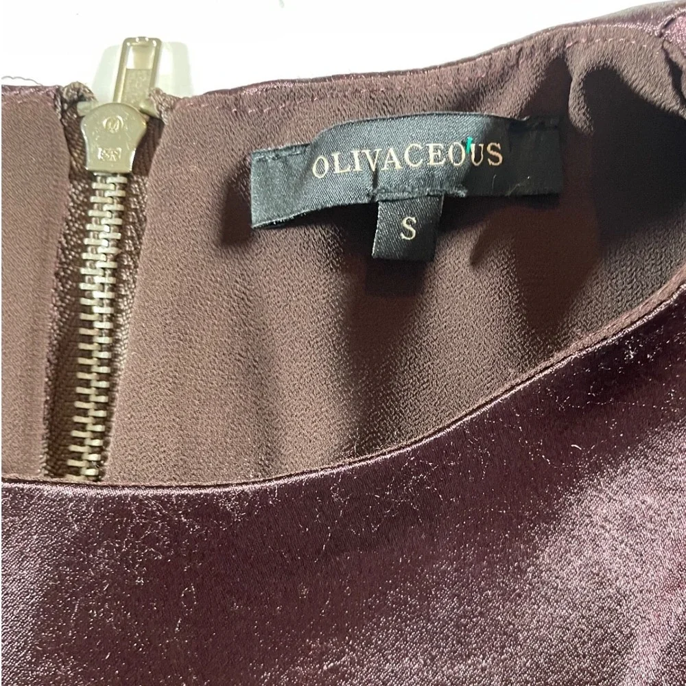 Olivaceous Burgundy Satin Shift Dress Short Sleeve Back Zip Size‎ S Cocktail